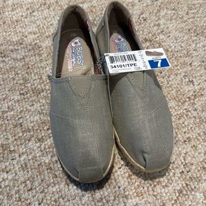 Size 7 women’s shoes NWT